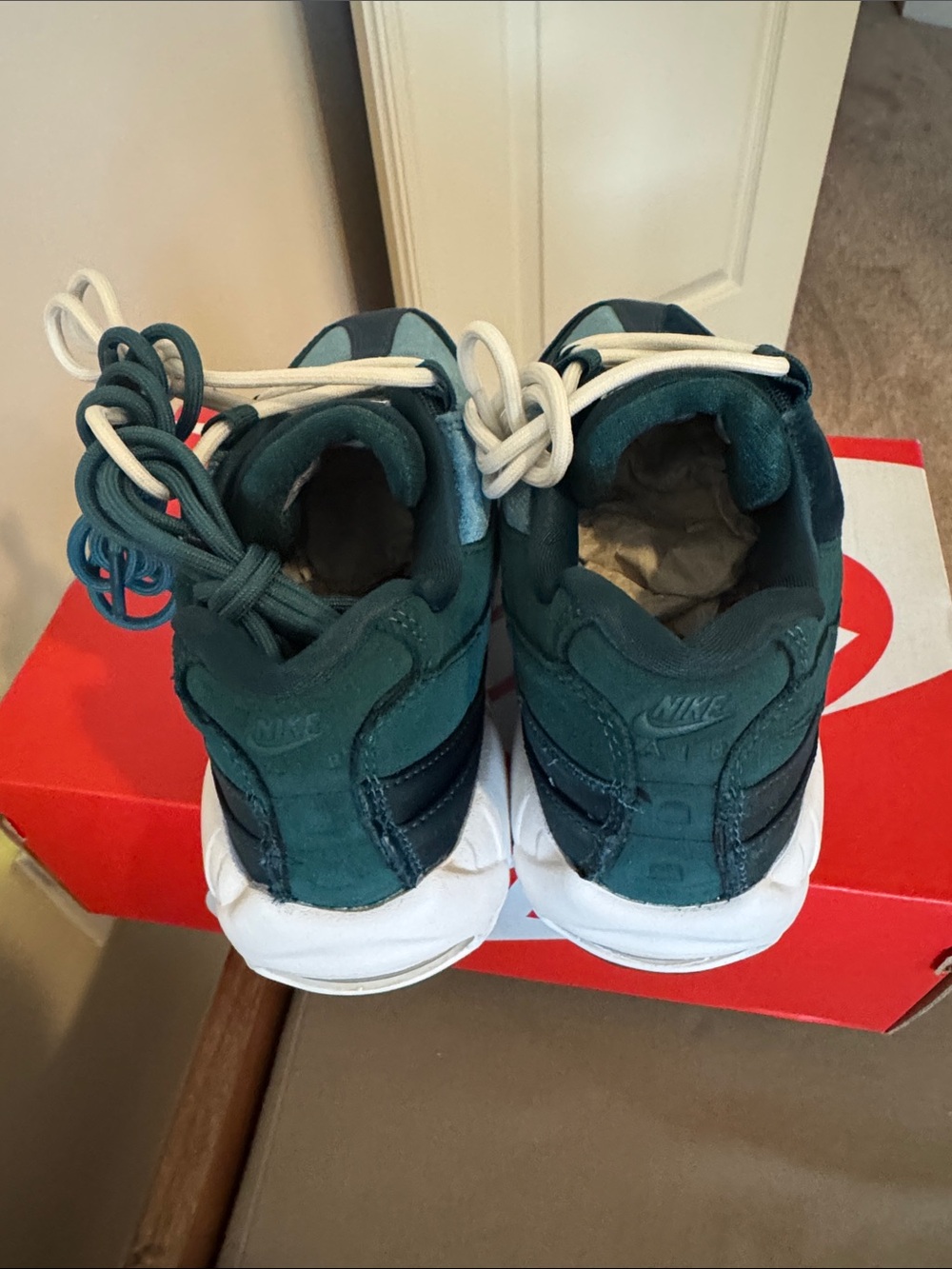 Nike Air Max 95 Women's Sneakers - Dark Green & White - Picture 6 of 8
